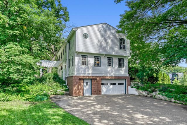 211 Paisley Lane, Golden Valley, MN 55422