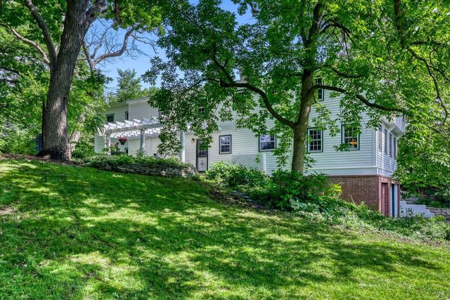 211 Paisley Lane, Golden Valley, MN 55422