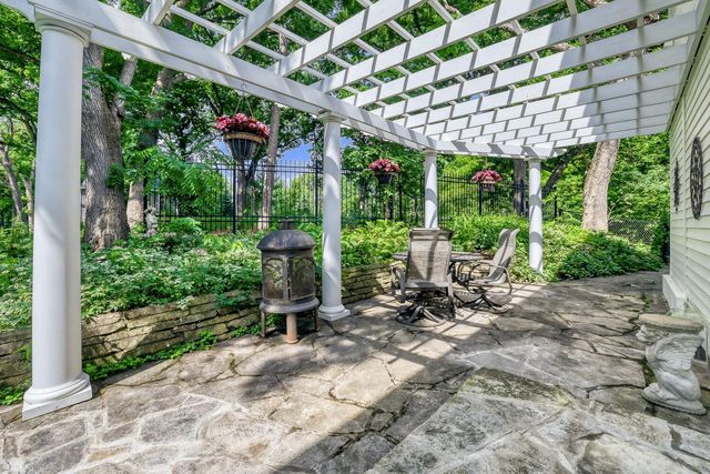 211 Paisley Lane, Golden Valley, MN 55422