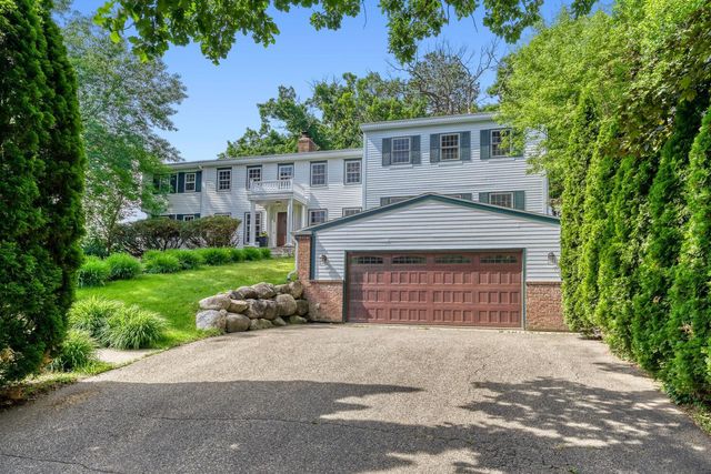 211 Paisley Lane, Golden Valley, MN 55422
