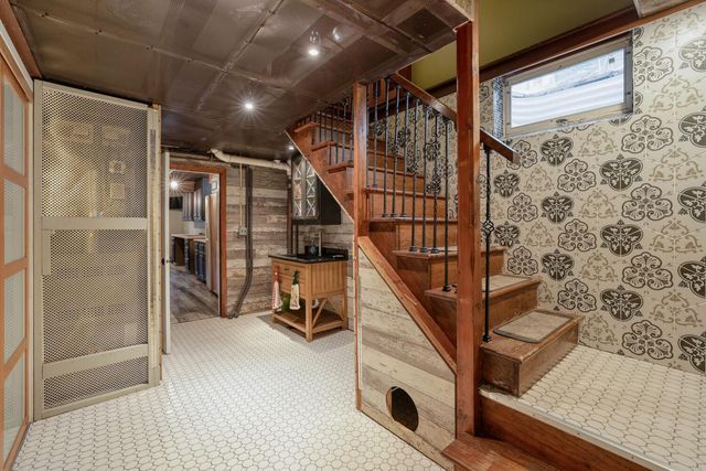211 Paisley Lane, Golden Valley, MN 55422