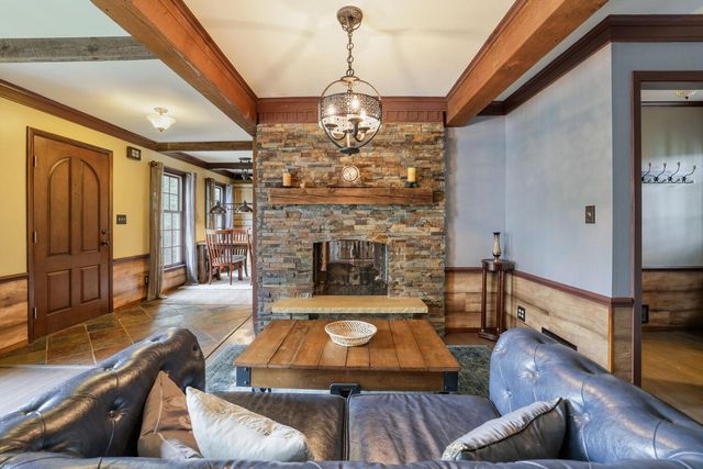 211 Paisley Lane, Golden Valley, MN 55422