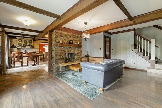 211 Paisley Lane, Golden Valley, MN 55422