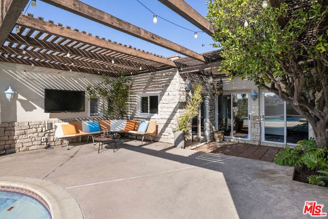 2608 Ivanhoe Drive, Los Angeles, CA 90039