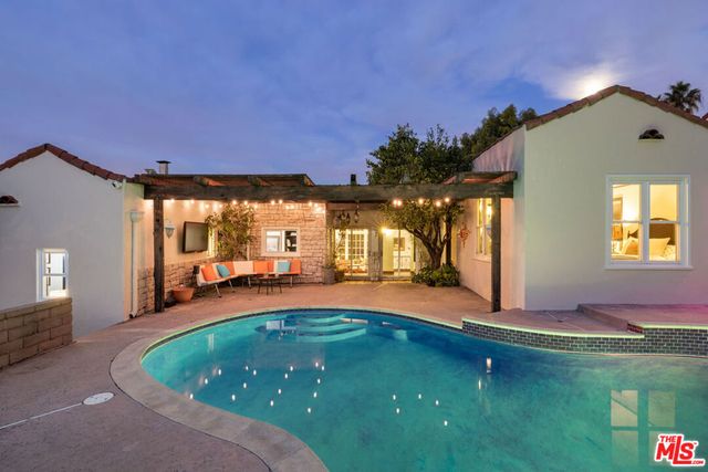 2608 Ivanhoe Drive, Los Angeles, CA 90039