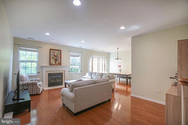 225 BRINLEY DR, Pennington, NJ 08534