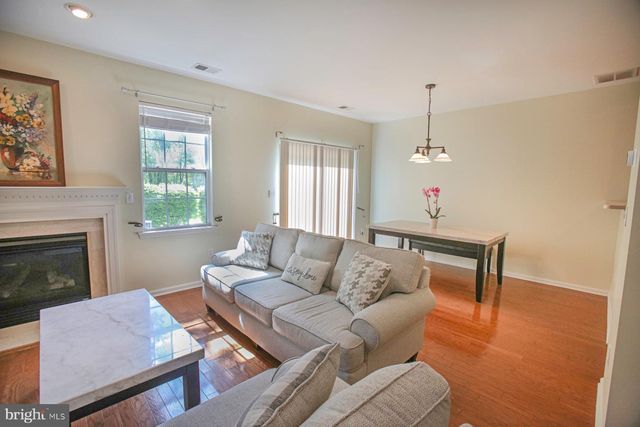 225 BRINLEY DR, Pennington, NJ 08534