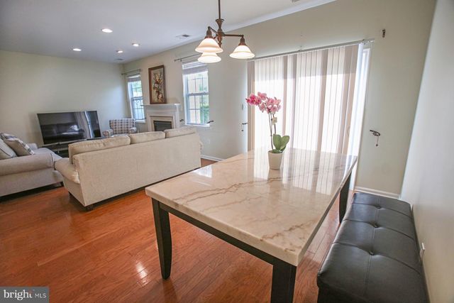225 BRINLEY DR, Pennington, NJ 08534