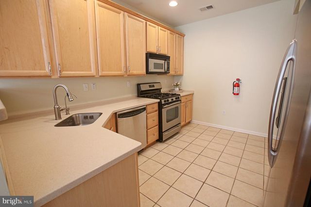 225 BRINLEY DR, Pennington, NJ 08534