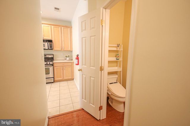 225 BRINLEY DR, Pennington, NJ 08534
