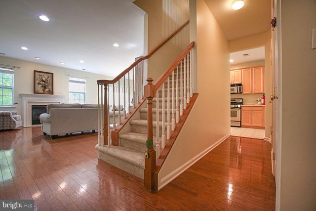 225 BRINLEY DR, Pennington, NJ 08534