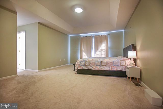 225 BRINLEY DR, Pennington, NJ 08534