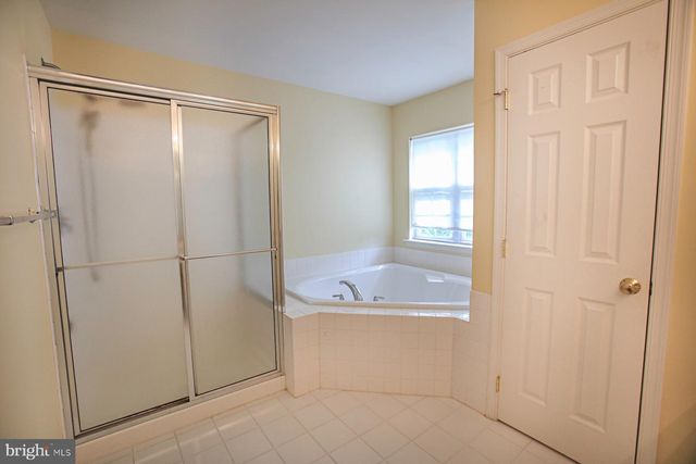 225 BRINLEY DR, Pennington, NJ 08534
