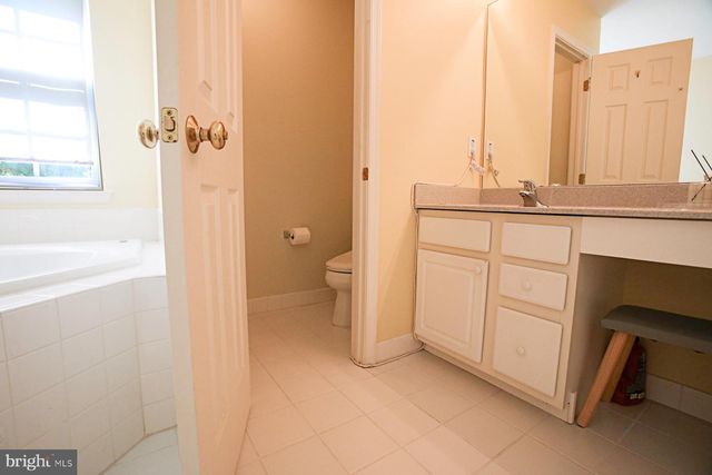225 BRINLEY DR, Pennington, NJ 08534