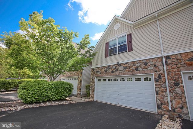 225 BRINLEY DR, Pennington, NJ 08534