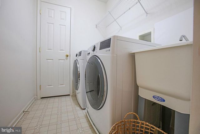 225 BRINLEY DR, Pennington, NJ 08534