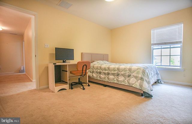 225 BRINLEY DR, Pennington, NJ 08534