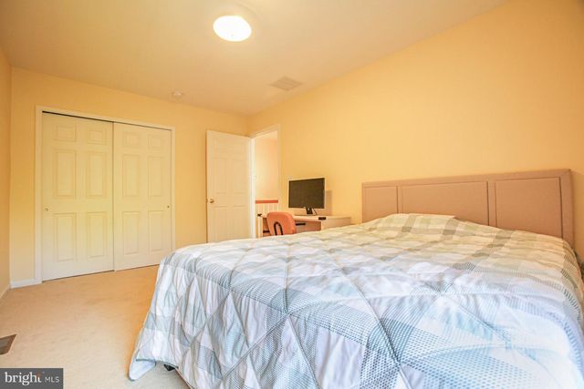 225 BRINLEY DR, Pennington, NJ 08534