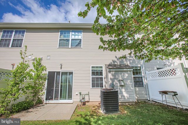 225 BRINLEY DR, Pennington, NJ 08534