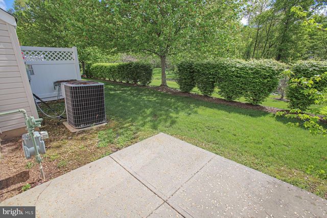 225 BRINLEY DR, Pennington, NJ 08534
