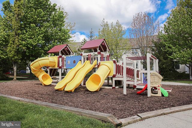 225 BRINLEY DR, Pennington, NJ 08534