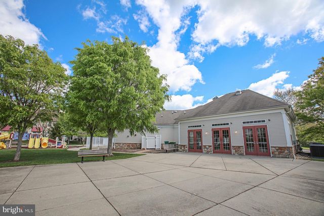 225 BRINLEY DR, Pennington, NJ 08534