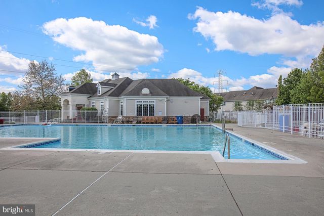 225 BRINLEY DR, Pennington, NJ 08534
