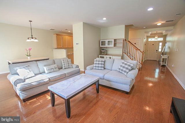 225 BRINLEY DR, Pennington, NJ 08534