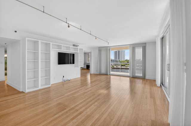 901 E Camino 4c, Boca Raton, FL 33432