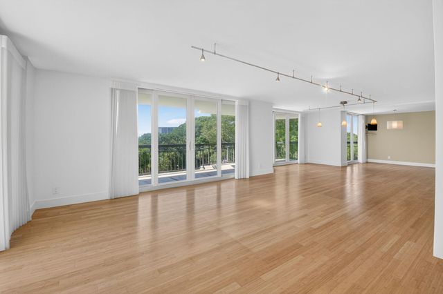 901 E Camino 4c, Boca Raton, FL 33432