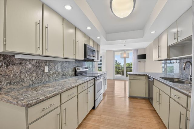 901 E Camino 4c, Boca Raton, FL 33432