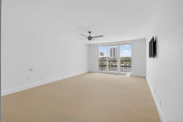 901 E Camino 4c, Boca Raton, FL 33432