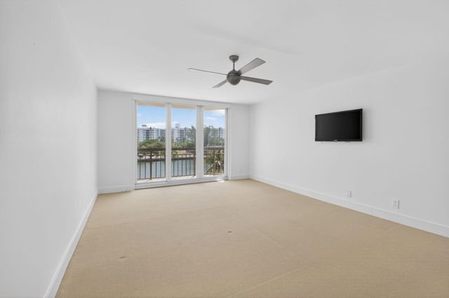 901 E Camino 4c, Boca Raton, FL 33432