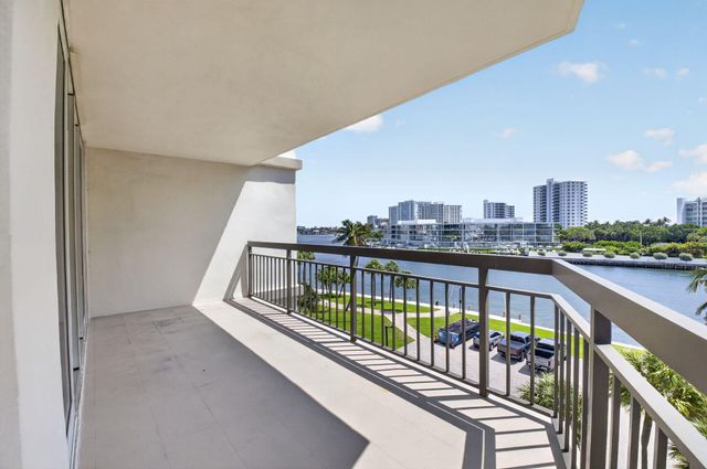 901 E Camino 4c, Boca Raton, FL 33432