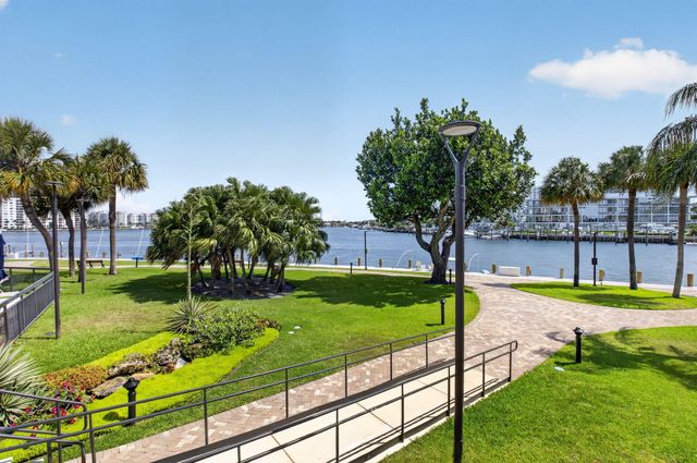 901 E Camino 4c, Boca Raton, FL 33432