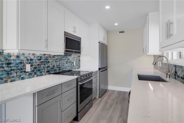 2500 Gulf Shore BLVD N S10, Naples, FL 34103