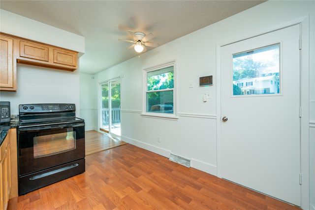 6800 Holcomb Avenue, Urbandale, IA 50322