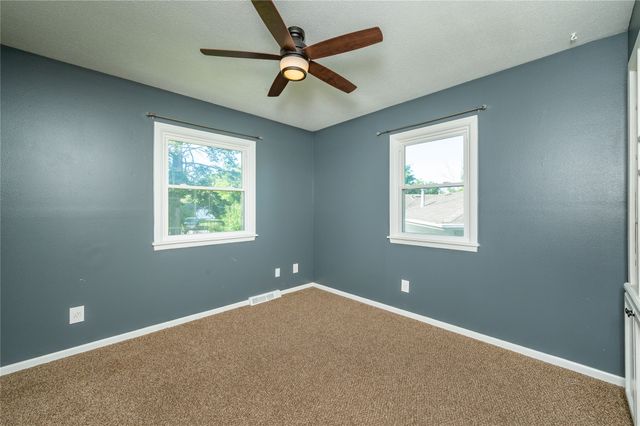 6800 Holcomb Avenue, Urbandale, IA 50322