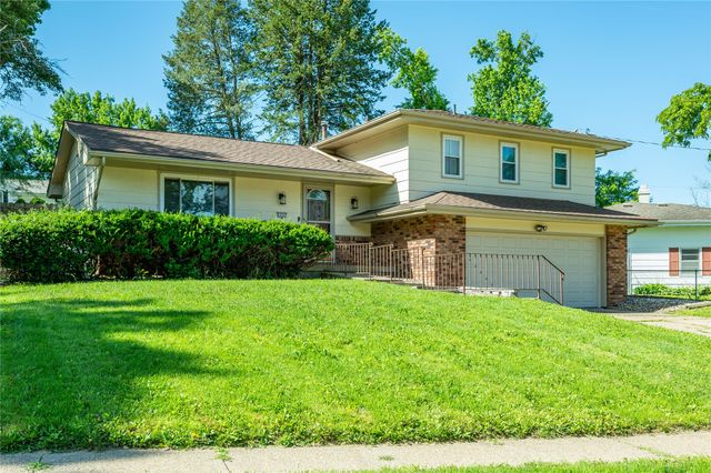 6800 Holcomb Avenue, Urbandale, IA 50322