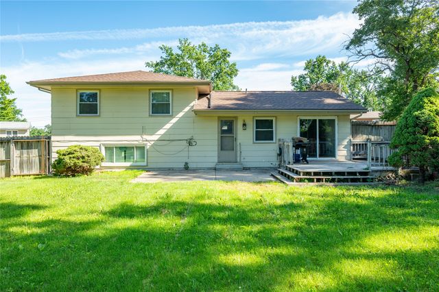 6800 Holcomb Avenue, Urbandale, IA 50322