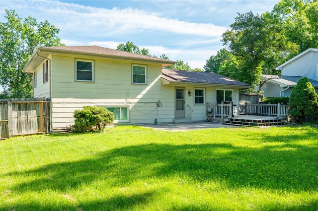 6800 Holcomb Avenue, Urbandale, IA 50322