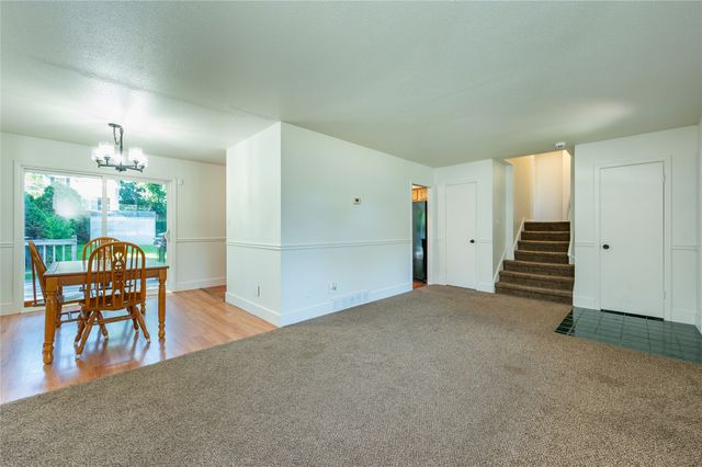6800 Holcomb Avenue, Urbandale, IA 50322