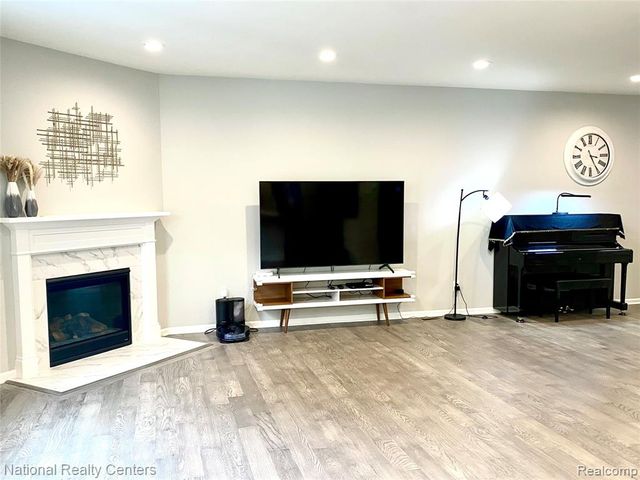 2835 Dillon Drive, Ann Arbor, MI 48105