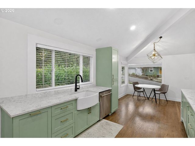 418 S TEXAS St, Portland, OR 97219