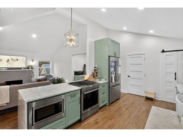 418 S TEXAS St, Portland, OR 97219