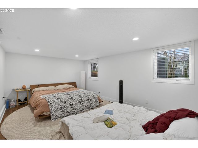 418 S TEXAS St, Portland, OR 97219