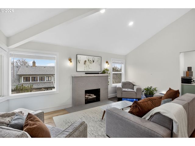 418 S TEXAS St, Portland, OR 97219