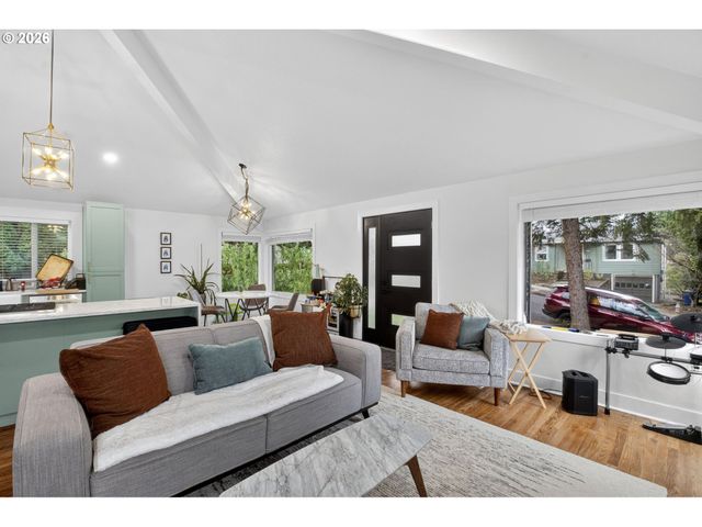 418 S TEXAS St, Portland, OR 97219
