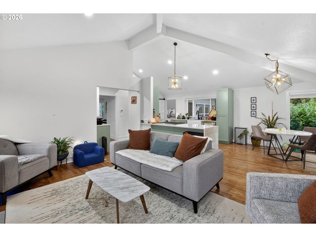 418 S TEXAS St, Portland, OR 97219