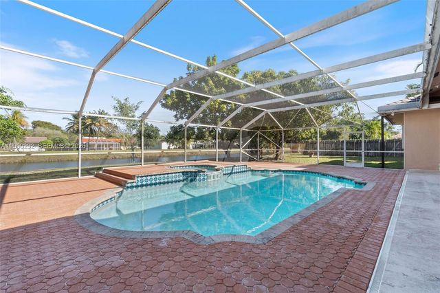 8281 SW 84th Ter, Miami, FL 33143